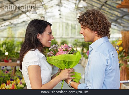 
                Blumenstrauß, Verliebt, Liebespaar, Gartenmarkt                   