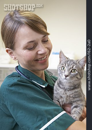
                Katze, Tierarztbesuch, Tierarzthelferin                   