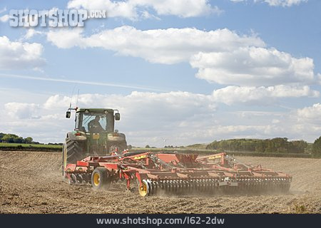 
                Landwirtschaft, Traktor, Ackerbau, Scheibenegge                   