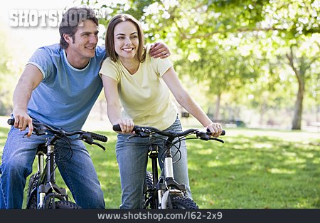 
                Paar, Fahrradfahrer, Gemeinsam, Fahrradtour                   