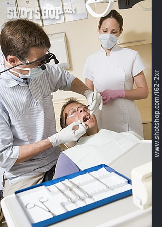 
                Mann, Untersuchung, Zahnarzt                   