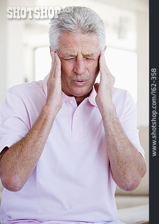 
                Senior, Kopfschmerzen, Migräne                   