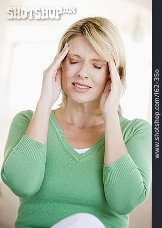 
                Frau, Kopfschmerzen, Migräne                   