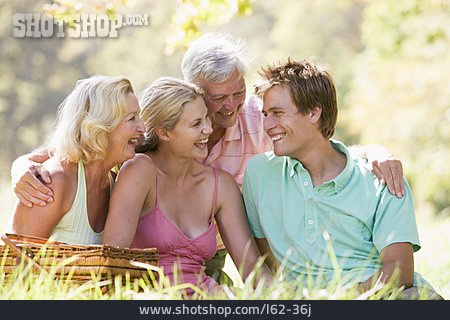 
                Familie, Picknick, Familienleben, Familienausflug                   