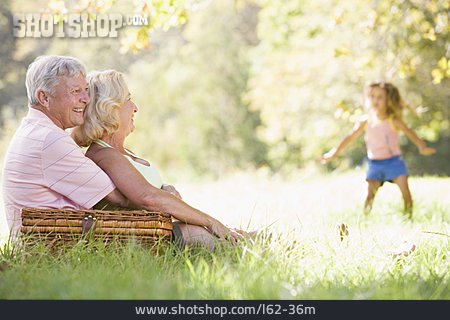 
                Picknick, Großeltern, Familienausflug                   
