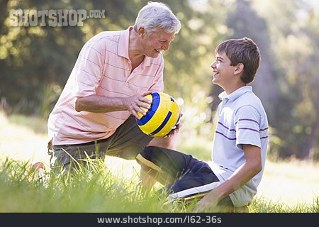 
                Enkel, Großvater, Aktiver Senior, Ballspiel                   