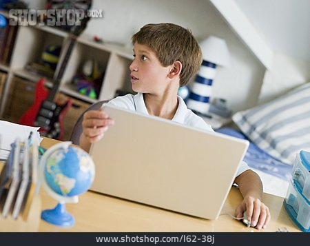 
                Junge, Wegsehen, Laptop, Internet                   