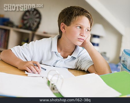
                Junge, Gelangweilt, Lernen, Hausaufgaben                   