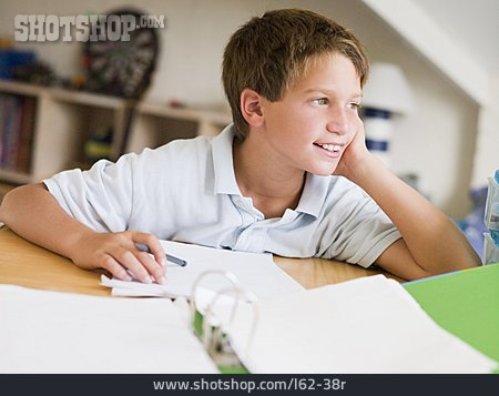 
                Junge, Lernen, Hausaufgaben                   