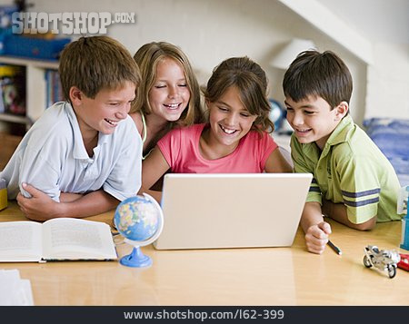 
                Laptop, Internet, Gemeinsam, Freunde                   