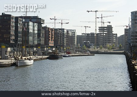 
                Hamburg, Hafencity, Sandtorhafen                   
