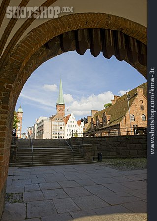 
                Stadttor, Holstentor, Lübeck                   