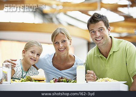 
                Familie, Mittagessen, Restaurantbesuch                   