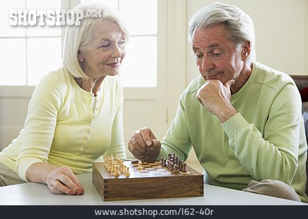 
                Seniorin, Senior, Spielen, Schach                   