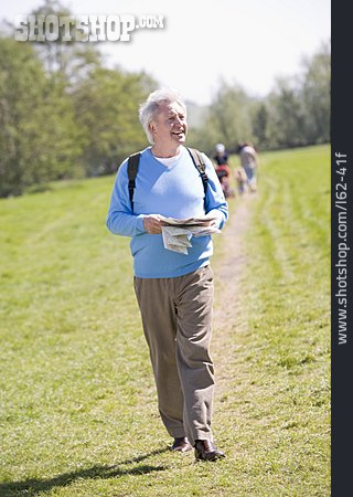 
                Senior, Spaziergang, Wandern, Naturverbunden                   