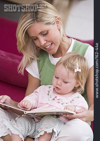 
                Mutter, Tochter, Vorlesen, Kinderbuch                   