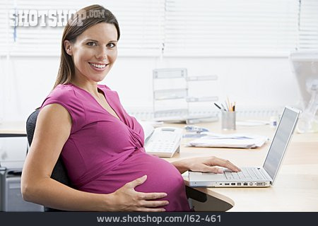 
                Tippen, Arbeitsplatz, Schwangere                   
