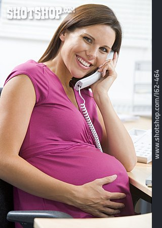 
                Junge Frau, Telefonieren, Schwangere                   