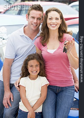 
                Familie, Autokauf, Autokäufer                   