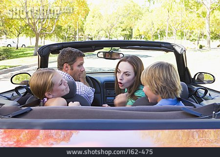 
                Autofahren, Streit, Familienleben, Familienausflug                   