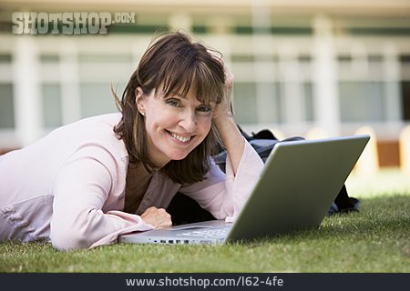 
                Frau, Mobile Kommunikation, Laptop                   