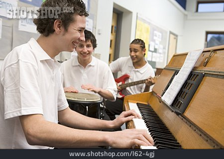 
                Musizieren, Schülerband                   