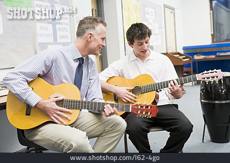 
                Gitarrenunterricht, Musiklehrer                   