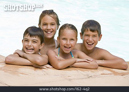 
                Kindergruppe, Schwimmbad, Baden                   