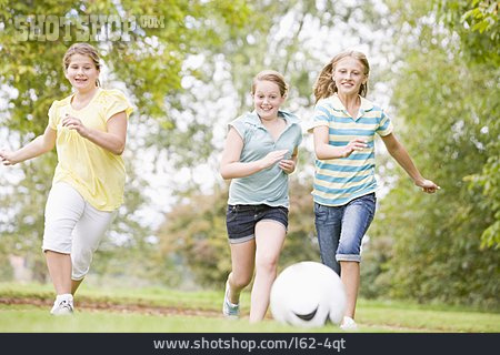 
                Mädchen, Spaß & Vergnügen, Fußball, Wettrennen                   