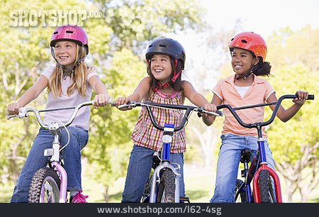 
                Mädchen, Radfahrer, Fahrradhelm, Freundinnen                   