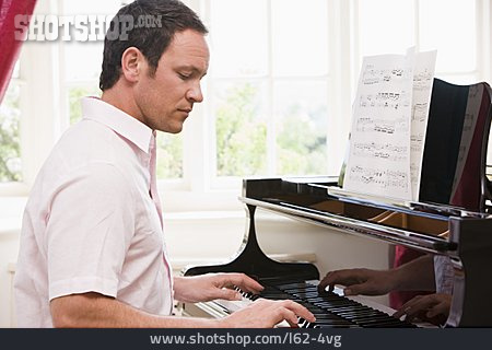 
                Musizieren, Pianist                   