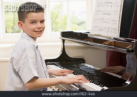 
                Musizieren, Klavier, Klavierstunde                   