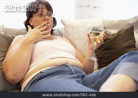 
                Frau, Alkohol, Rauchen, übergewicht                   