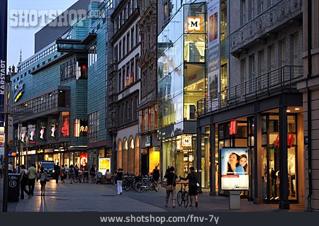 
                Einkauf & Shopping, Fußgängerzone                   