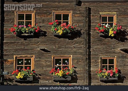 
                Fenster, Holzhaus, Rustikal                   