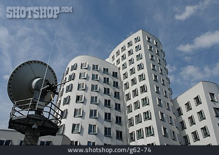 
                Medienhafen, Düsseldorf, Gehryhaus                   