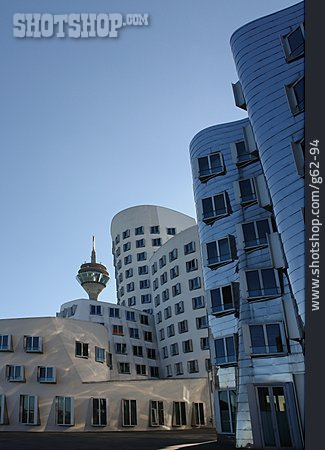 
                Moderne Baukunst, Rheinturm, Gehryhaus                   