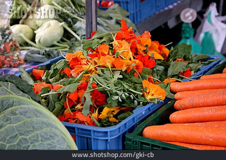 
                Markt, Blütengemüse, Kapuzinerkresseblüten                   