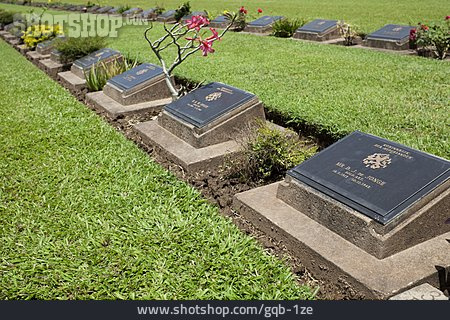 
                Soldatenfriedhof, Kriegsgrab, Kanchanaburi                   