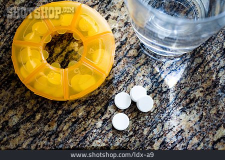 
                Tablette, Dosierung, Tablettendose                   