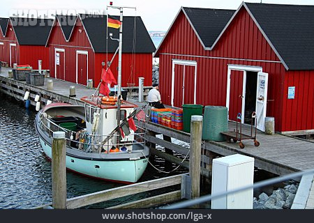 
                Hafen, Bootshaus, Boltenhagen                   