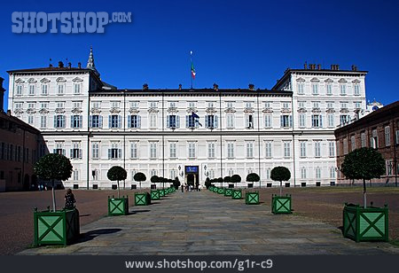 
                Schloss, Palazzo Reale                   