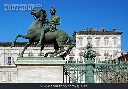 
                Reiterstandbild, Turin, Palazzo Reale                   