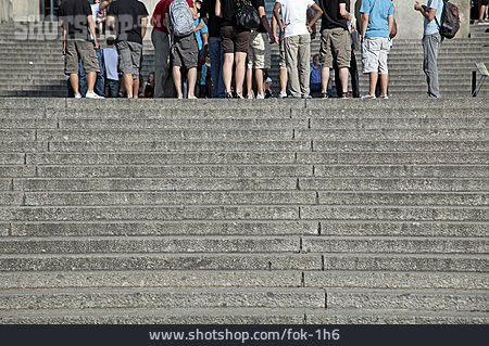 
                Treppe, Warten, Touristengruppe                   