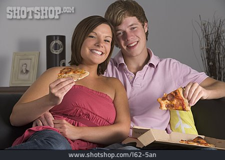 
                Teenager, Paar, Essen, Pizza                   
