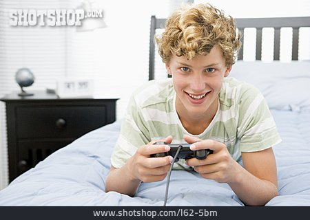 
                Jugendlicher, Videospiel, Konsolenspiel                   