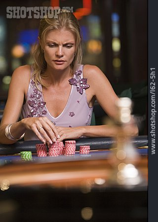 
                Frau, Nachdenklich, Glücksspiel                   
