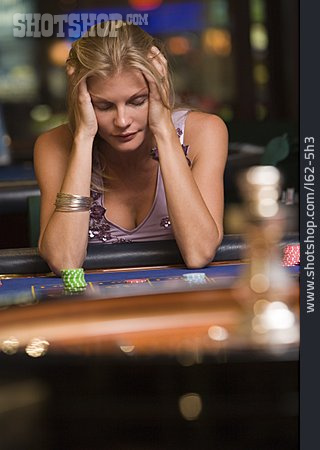 
                Frau, Besorgt, Glücksspiel, Pech                   