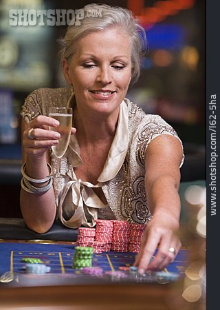 
                Frau, Glücksspiel, Sektglas                   