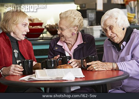 
                Seniorin, Altersheim, Kaffeeklatsch, Seniorentreff                   